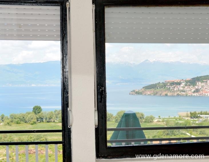 19 air window view airbnb2 naslovna-